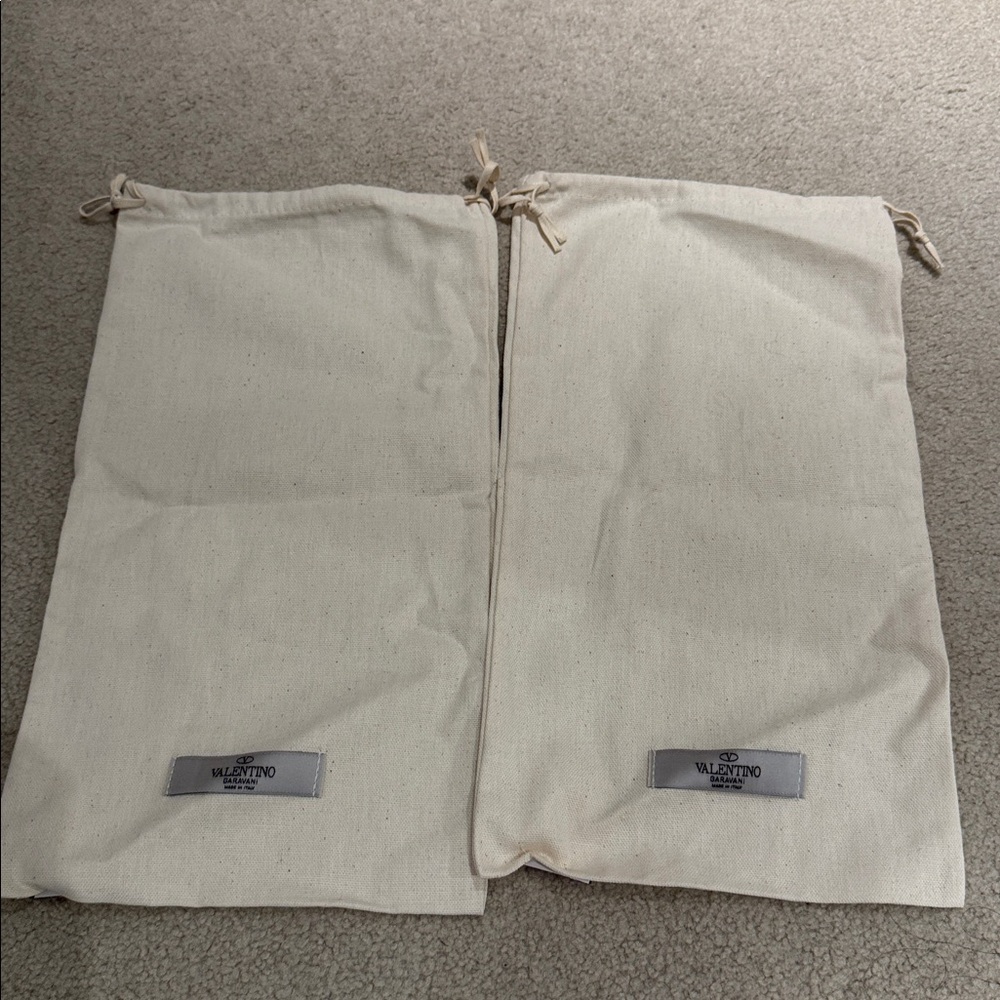 Valentino Cream Dust Bags Set